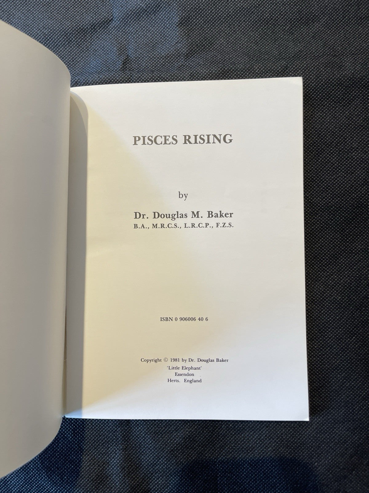 Pisces Rising (In Detail) by Dr. Douglas M. Baker Astrology PB 1981 Illus