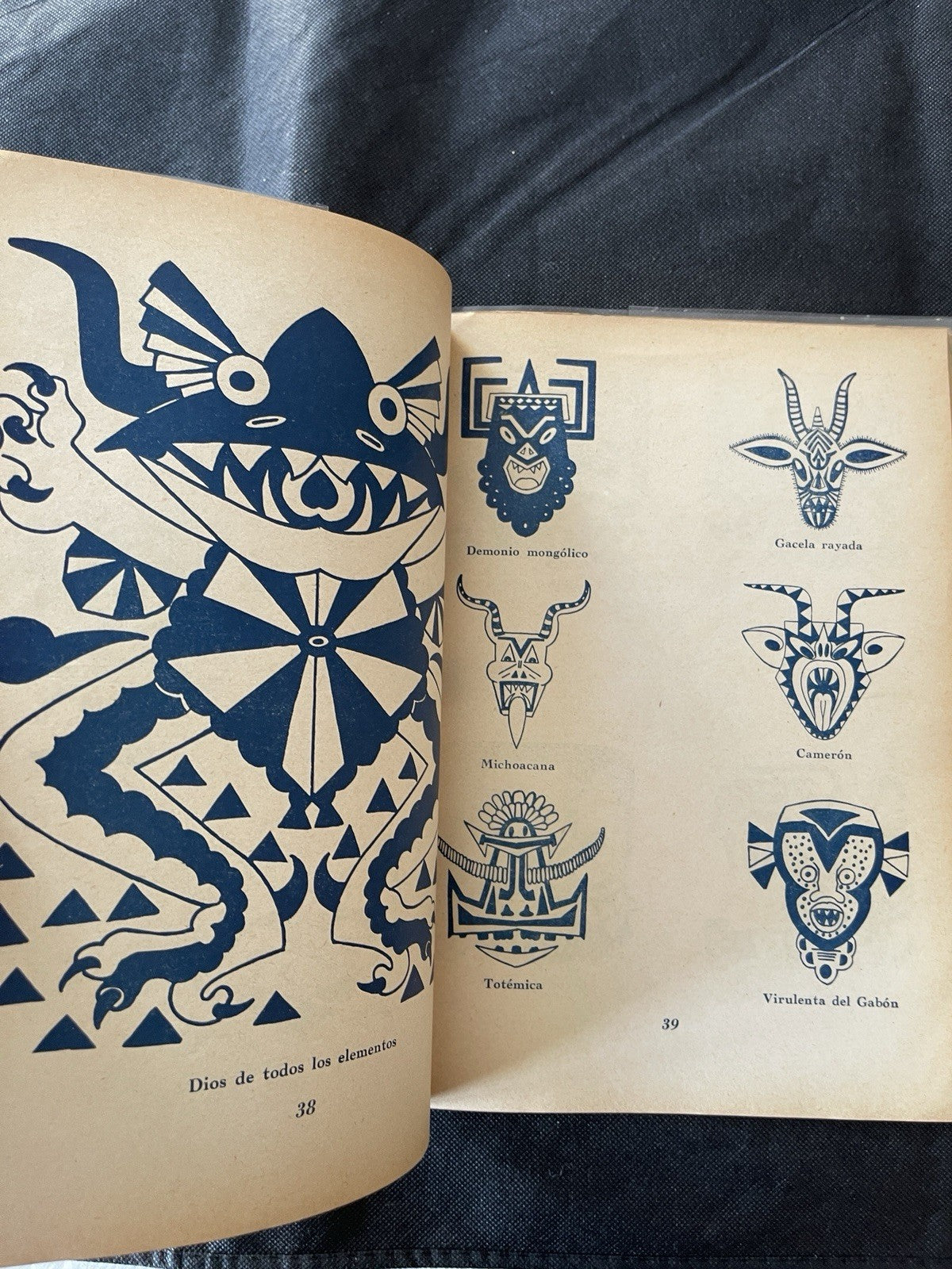 Armando Anguiano 250 Mascaras Fantasticas 1954 Editorial Easa PB Spanish Rare