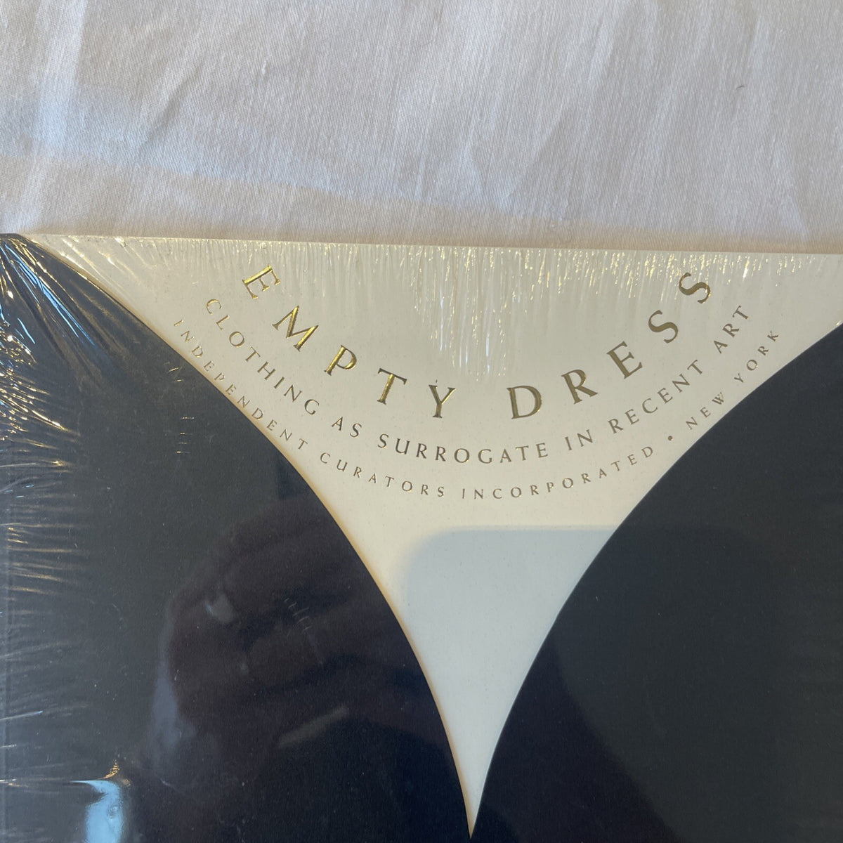 EMPTY DRESS: CLOTHING AS SURROGATE IN RECENT ART By Nina Felshin ICI New!