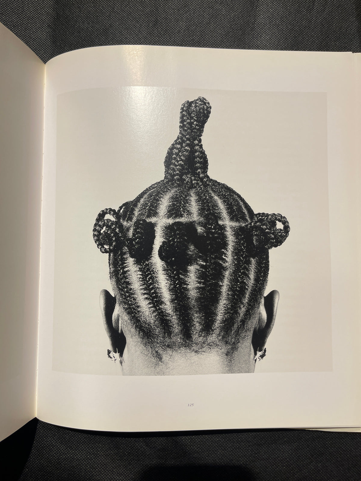 J.D. ’Okhai Ojeikere — Photographs

First Edition, 1995 – Fondation Cartier / Scalo

vg++ HC DJ